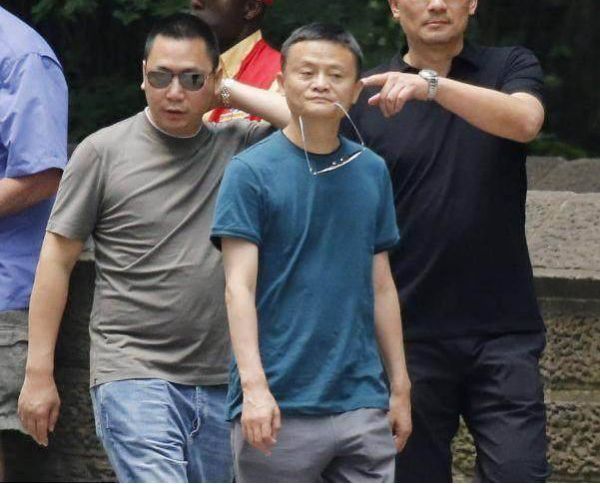 有些人表面看上去身价千亿,但手上戴的表可能不超过5万!