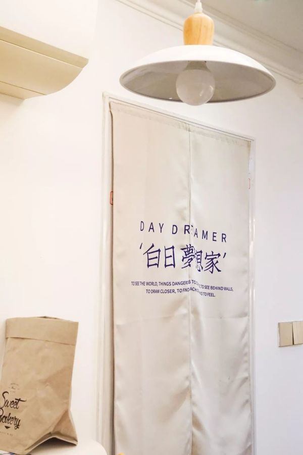 环境11.jpg 附近的居民说,这里终于开了一家“像样”的店了...