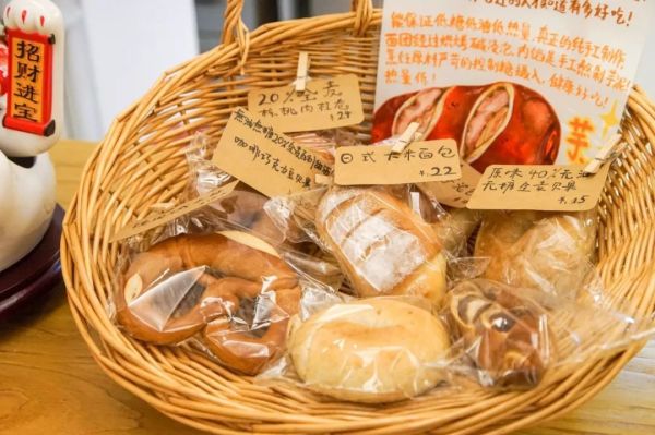 DSC04534.jpg 附近的居民说,这里终于开了一家“像样”的店了...