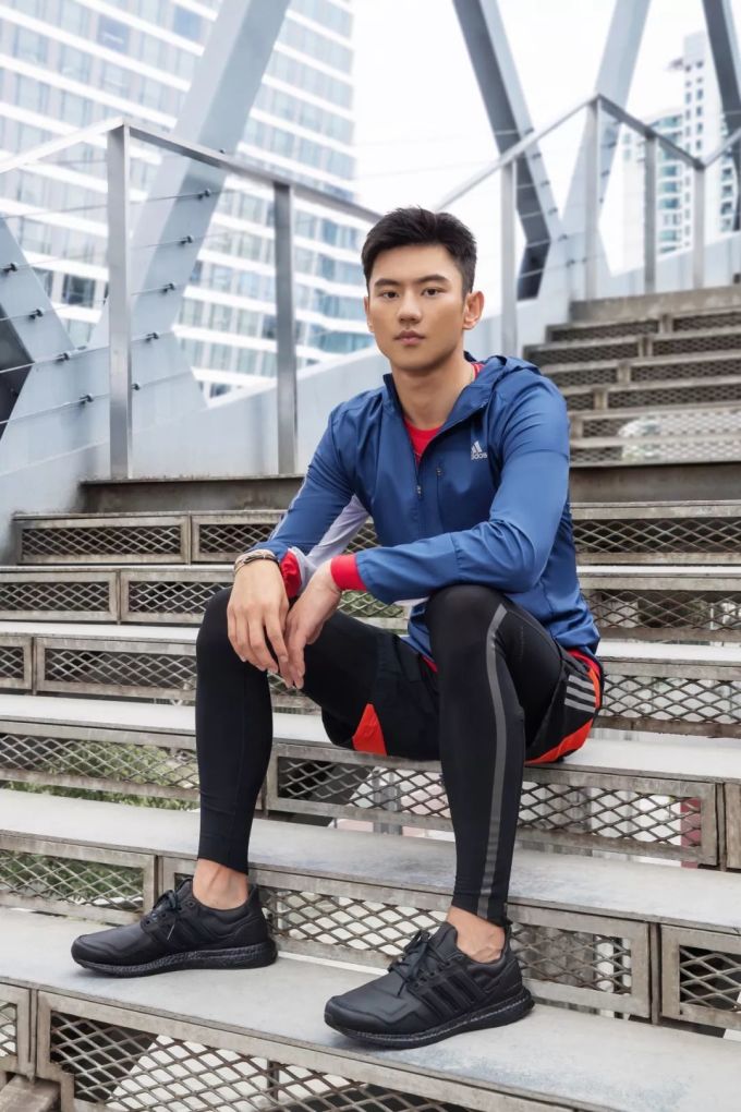 对质感有追求的潮人们,究竟会选择哪一双跑鞋?