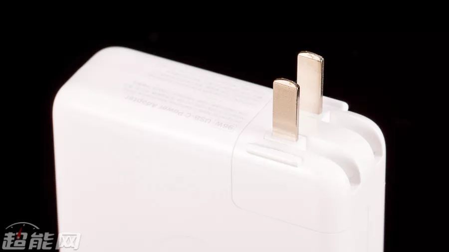 苹果96W USB-C充电器评测：很棒的百瓦级充电器，只要你钱包顶得住