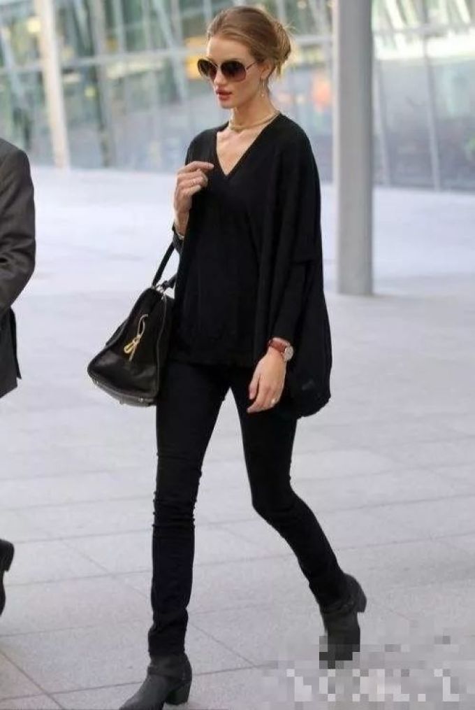 人美又多金?她的穿搭实在太有范儿!|FASHION