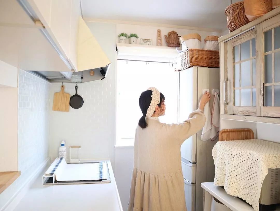 日本主妇的神仙收纳太惊人！1㎡厨房角落、缝隙都能收，收纳量多5倍
