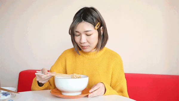 7.gif 原来,康师傅有200种口味!其中10种最奇葩的我替你试了...