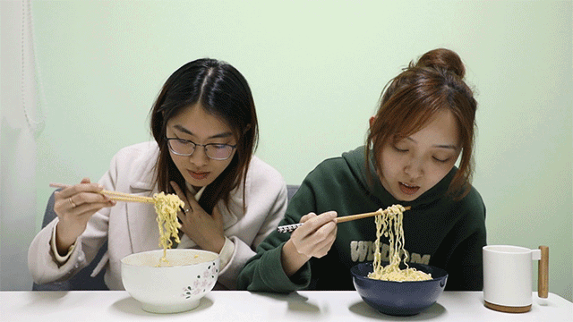 16.gif 原来,康师傅有200种口味!其中10种最奇葩的我替你试了...