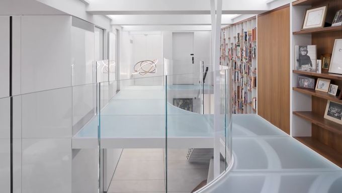 设计师爆改 306㎡ LOFT ,用玻璃夹层做出 600㎡ 既视感!