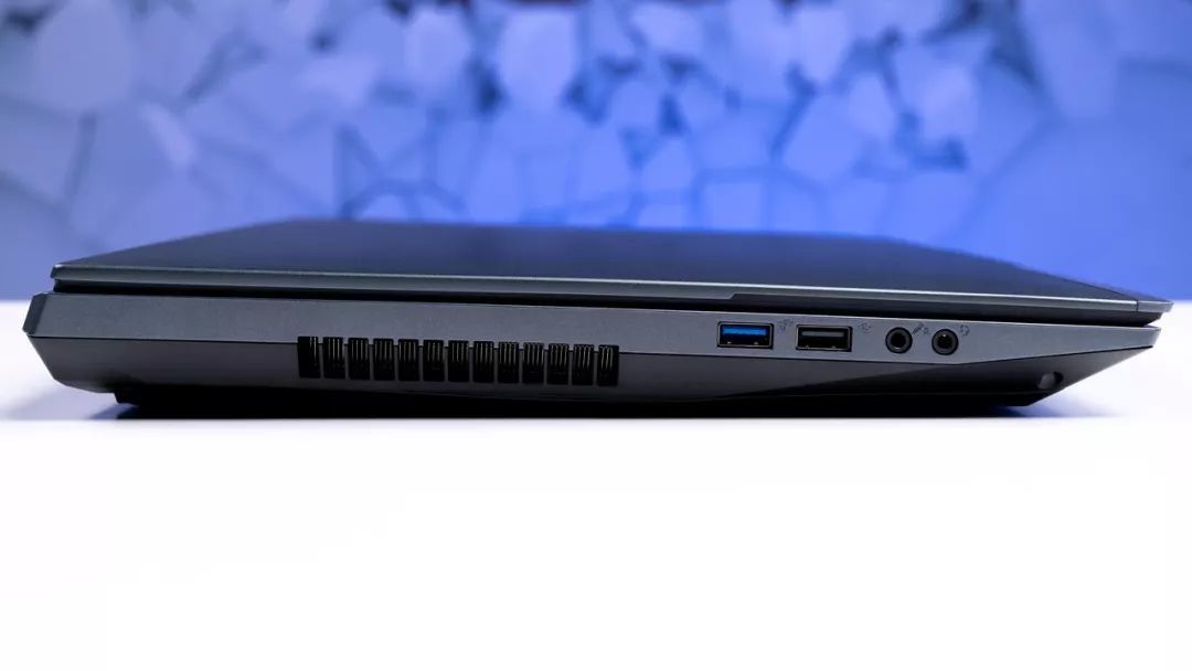 搭RTX2070售8999元：笔吧评测室 Hasee 神舟战神GX9-CT5DK 17.3英寸游戏本评测 