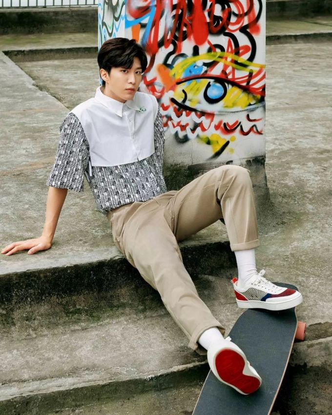 潮闻快食 | Blondey McCoy 联手 adidas Originals Superstar;藤原浩打造「闪电」校服!