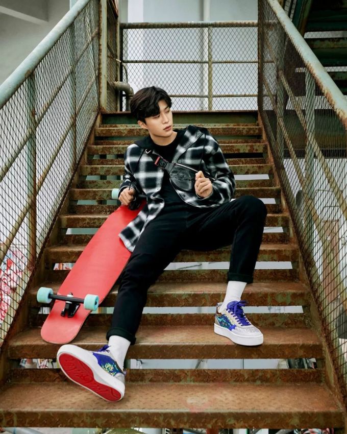 潮闻快食 | Blondey McCoy 联手 adidas Originals Superstar;藤原浩打造「闪电」校服!