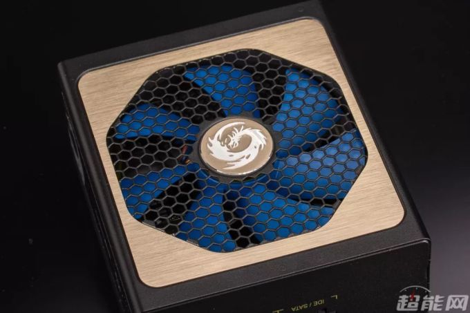 猎金部落Fire 750W电源开箱图赏:同时具备视觉冲击与优秀性能的高端产品