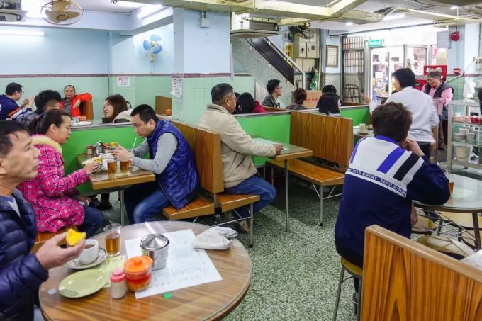 澳门地胆都吹爆的10家平价美食!一条街就藏了3家店!