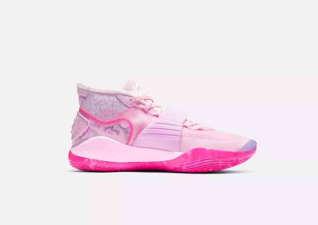 WEN资讯 | 一款融合了7双鞋的“新”战靴！Nike KD12 “Aunt Pearl”真的太美了！