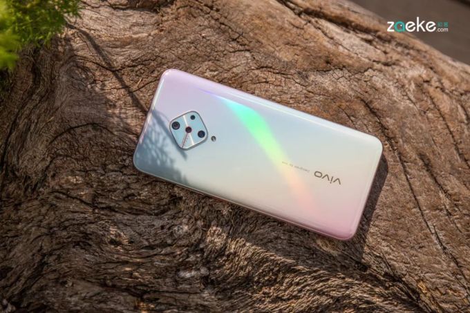 vivo Y9s 图赏:在“颜值即正义”的时代,奇招往往出奇效