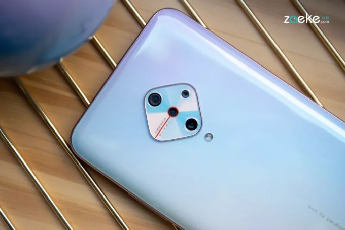 vivo Y9s 图赏:在“颜值即正义”的时代,奇招往往出奇效