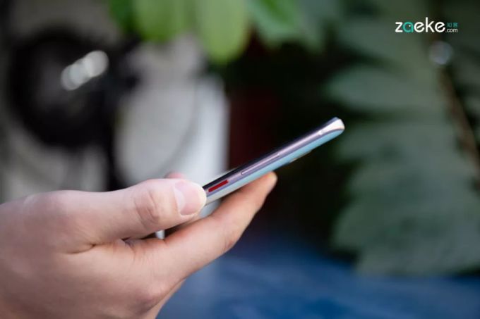 vivo Y9s 图赏:在“颜值即正义”的时代,奇招往往出奇效