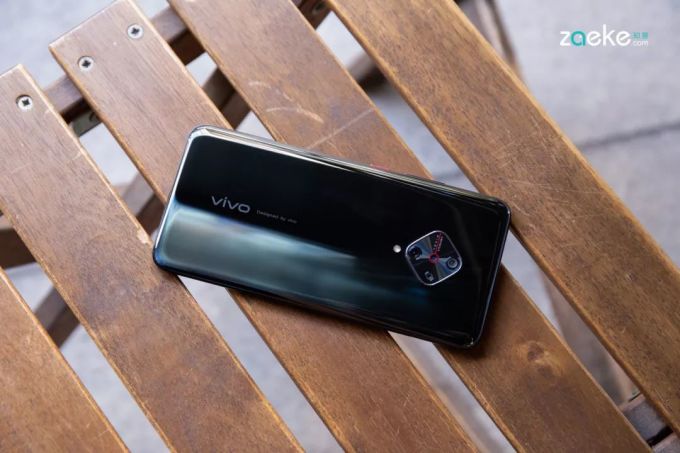 vivo Y9s 图赏:在“颜值即正义”的时代,奇招往往出奇效