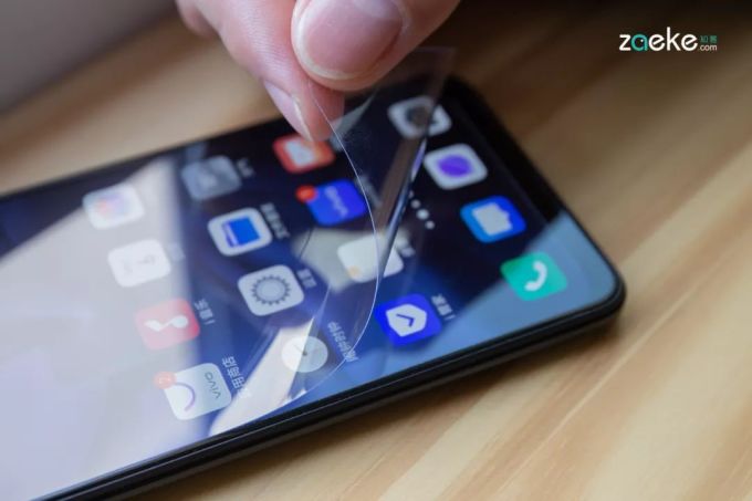 从几何菱形美学采撷灵感的 vivo Y9s,甩掉了一成不变的沉闷设计