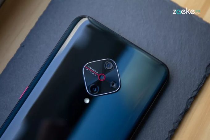 从几何菱形美学采撷灵感的 vivo Y9s,甩掉了一成不变的沉闷设计