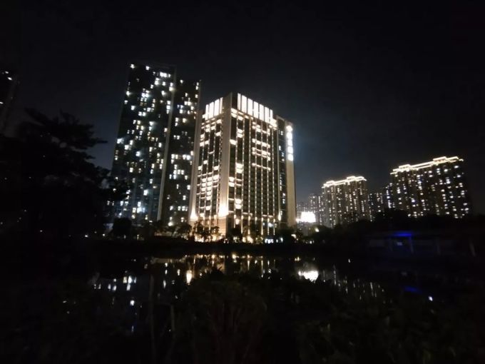 从几何菱形美学采撷灵感的 vivo Y9s,甩掉了一成不变的沉闷设计