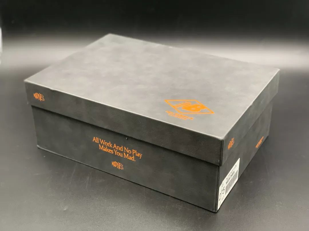 WEN球鞋测评-开箱 | New Balance 990v2 x MADNESS开箱 既干净又混沌的“新”潮流