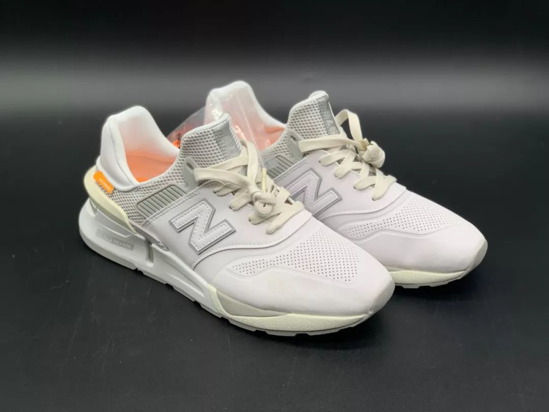 WEN球鞋测评-开箱 | New Balance 990v2 x MADNESS开箱 既干净又混沌的“新”潮流