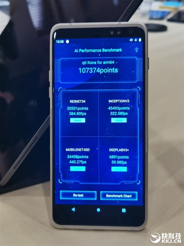 高通骁龙865 手机SoC详细测试来了，安兔兔跑分高达56万超华为麒麟990