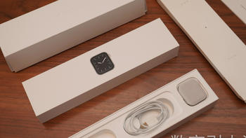 苹果产品 篇四：不戴手表的人为何买了Apple Watch 5  