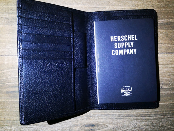 Herschel能放护照的长款钱包