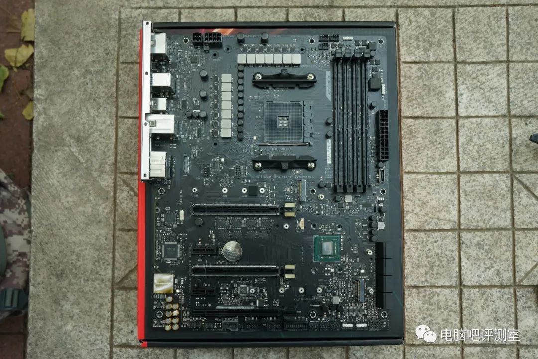 【八测】在？ROG STRIX X570-F GAMING评测