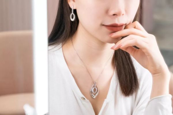在K11的北欧珠宝艺术馆里,如何精选一份「破格」的圣诞礼物?