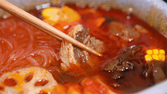 17.gif 卫龙也卖火锅了!还是辣条味的!亲测味道......