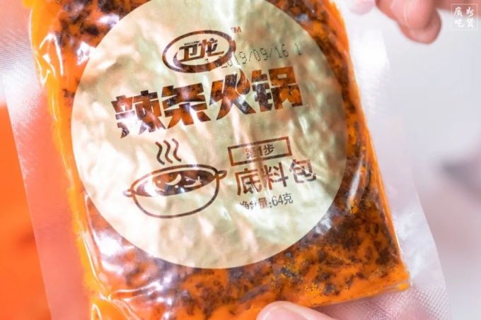 JG3A0142-40.jpg 卫龙也卖火锅了!还是辣条味的!亲测味道......