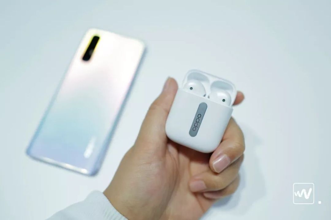 一副看视频不延迟的&nbsp;tws&nbsp;耳机&nbsp;|&nbsp;oppo&nbsp;reno