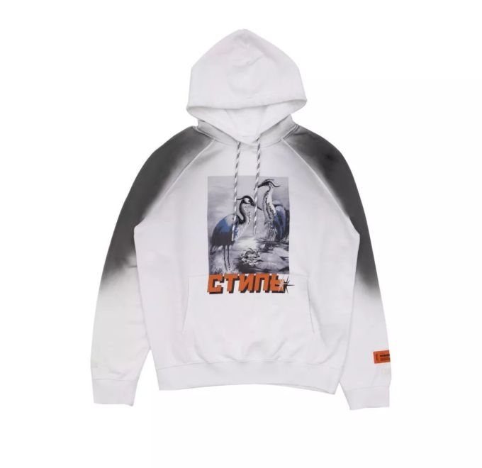 潮闻快食 | BAPE®2020年春夏系列LOOKBOOK发布;Burberry推出豹纹AirPods保护套!