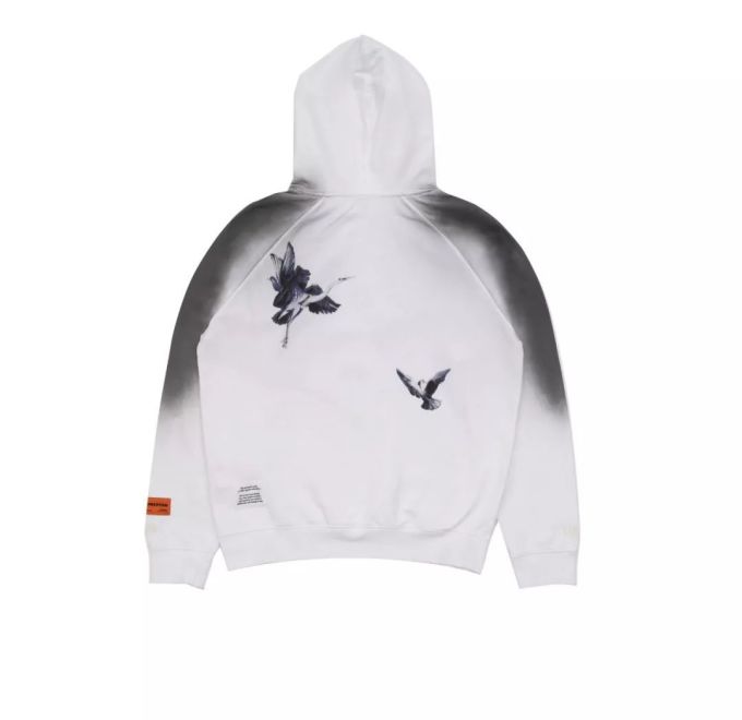 潮闻快食 | BAPE®2020年春夏系列LOOKBOOK发布;Burberry推出豹纹AirPods保护套!