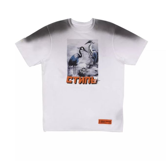 潮闻快食 | BAPE®2020年春夏系列LOOKBOOK发布;Burberry推出豹纹AirPods保护套!