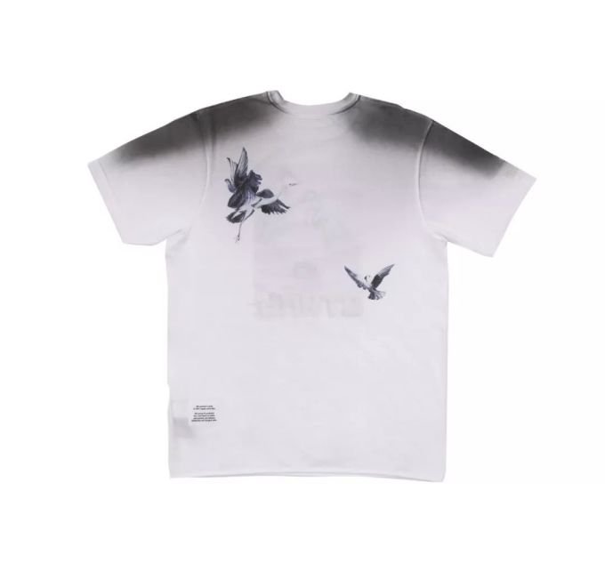潮闻快食 | BAPE®2020年春夏系列LOOKBOOK发布;Burberry推出豹纹AirPods保护套!