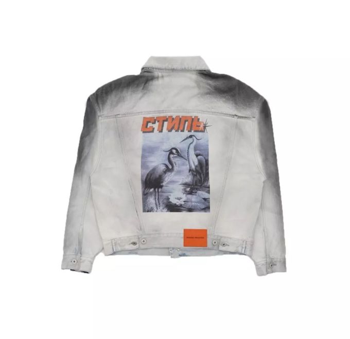 潮闻快食 | BAPE®2020年春夏系列LOOKBOOK发布;Burberry推出豹纹AirPods保护套!