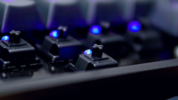 实用主义的CHERRY MX原厂机械轴，雷柏V808单色背光游戏机械键盘