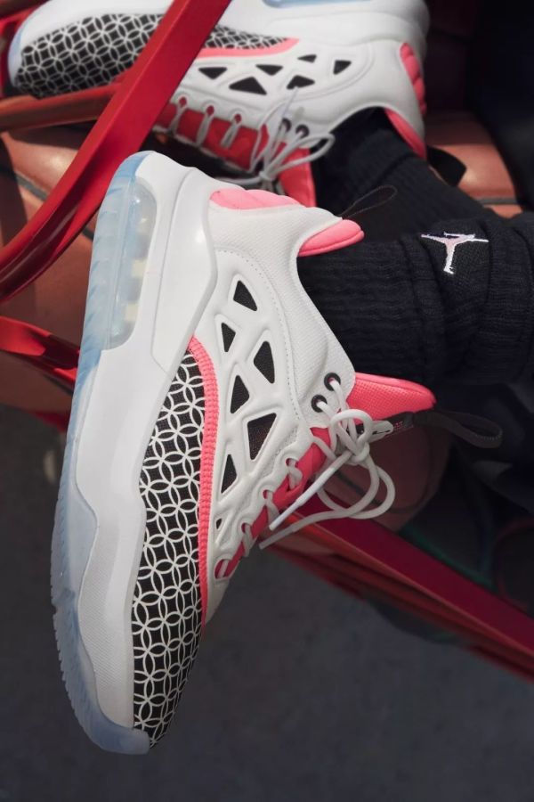 潮闻快食 | adidas UltraBOOST 20 推出全新配色;KAPITAL 释出 2020 春夏系列型录!