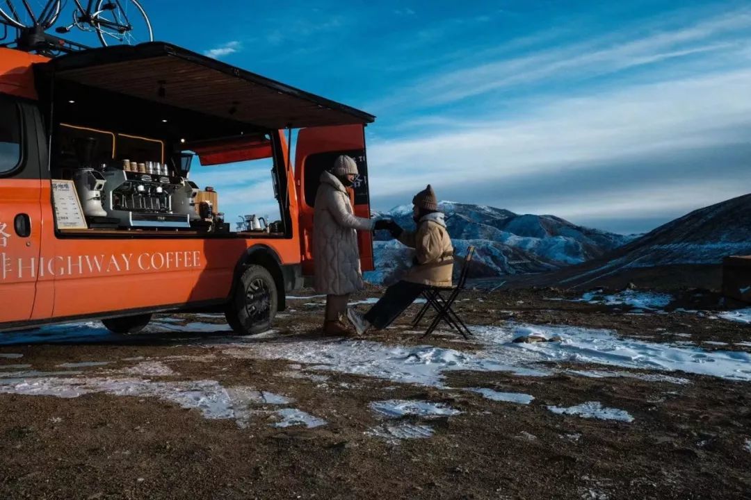 广州男孩改装了一辆公路咖啡车，一路向西把咖啡卖到了西藏
