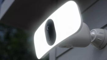 高亮LED灯、半年超长续航：Arlo 推出 Pro 3 Floodlight 摄像头