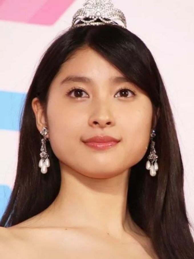 过年“小脸”攻略,这些大脸女明星是怎样做到脸大还美的?
