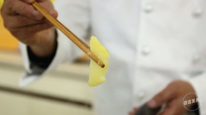 简单几招就让土豆华丽变身,这种美食学到就是赚到
