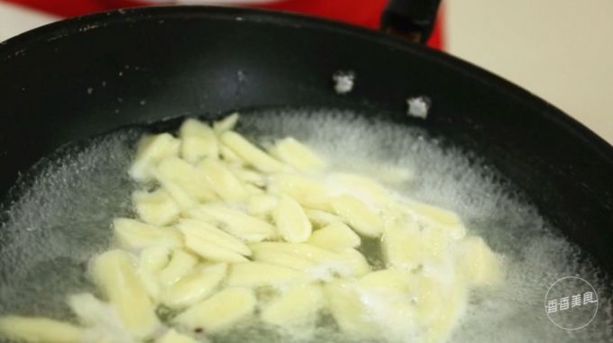 简单几招就让土豆华丽变身,这种美食学到就是赚到