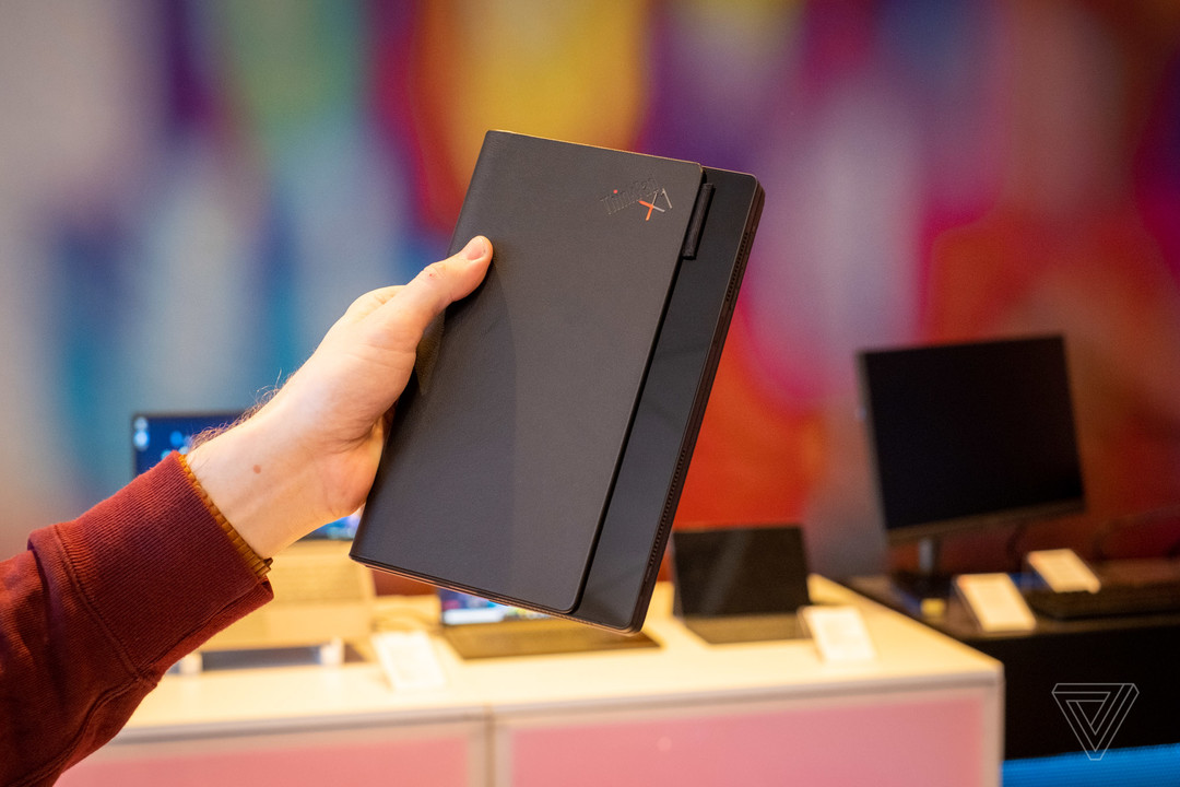 联想折叠屏笔记本 ThinkPad X1 Fold 亮相 CES 2020，预计年中开卖