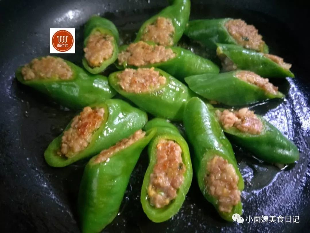 绿辣椒这样最好吃了，连吃3天都不腻，开胃又下饭，做法也简单！