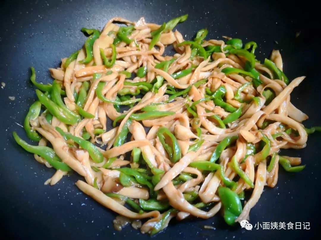 这菜冬季吃好处多，儿子一人能吃一盘，比吃肉都过瘾，我家经常做 !