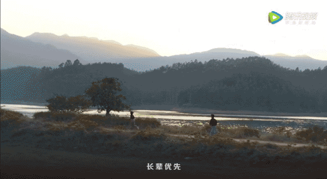 为躲避姑姑的压岁钱我穿了Cortez,谁知后来姑姑选了Joyride... NIKE新年广告真不错