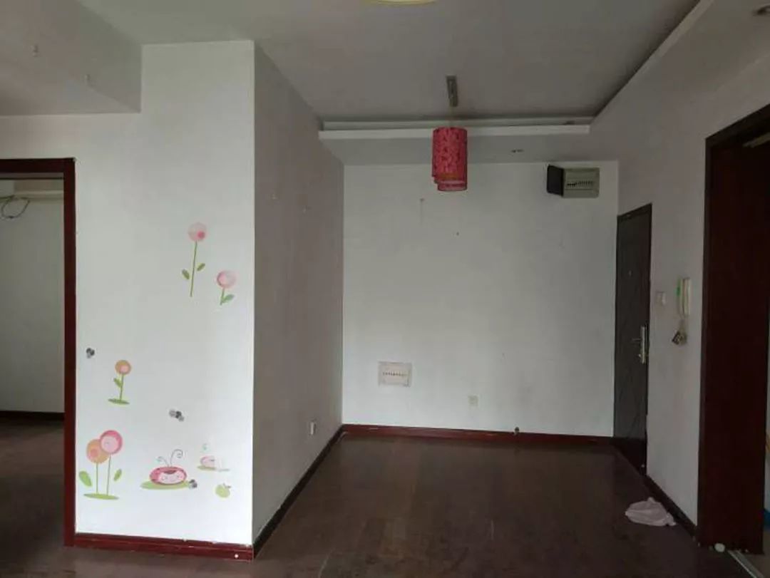 上海姑娘好疯狂！60㎡小户型竟有10组收纳柜，二室旧房还装出宽敞与轻奢感